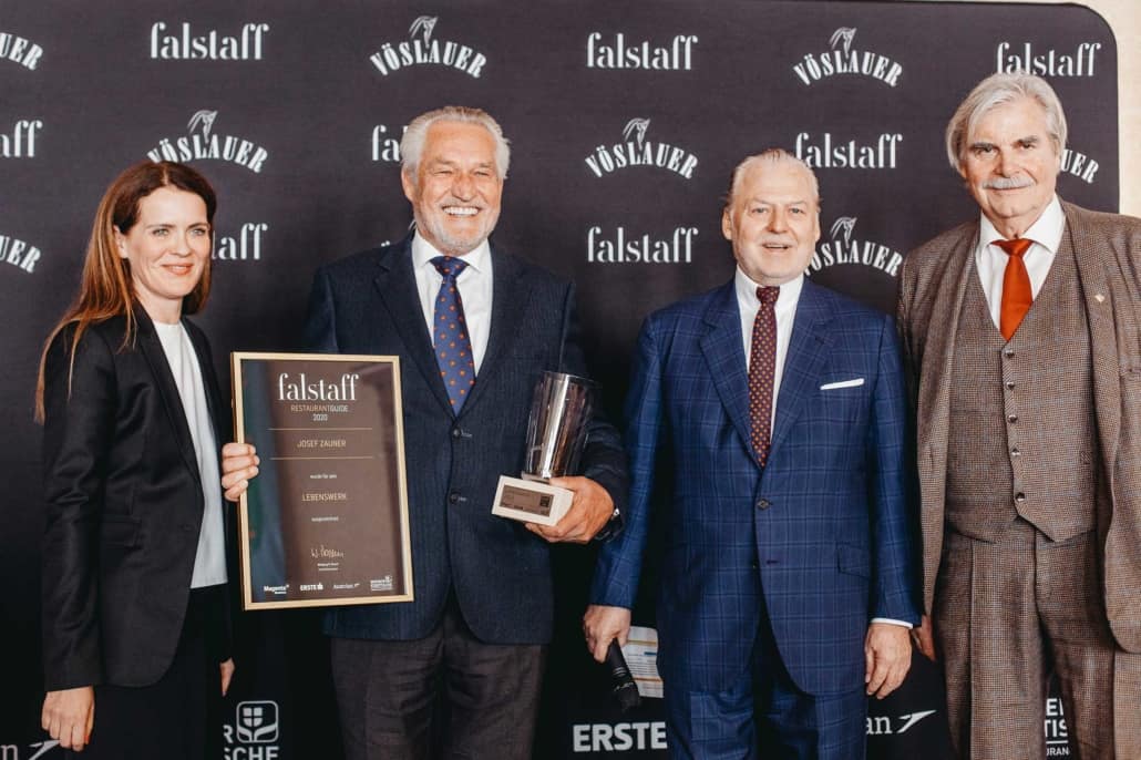 Award ceremony for the Falstaff Restaurant Guide in 2020. Josef Zauner receives the award and smiles.