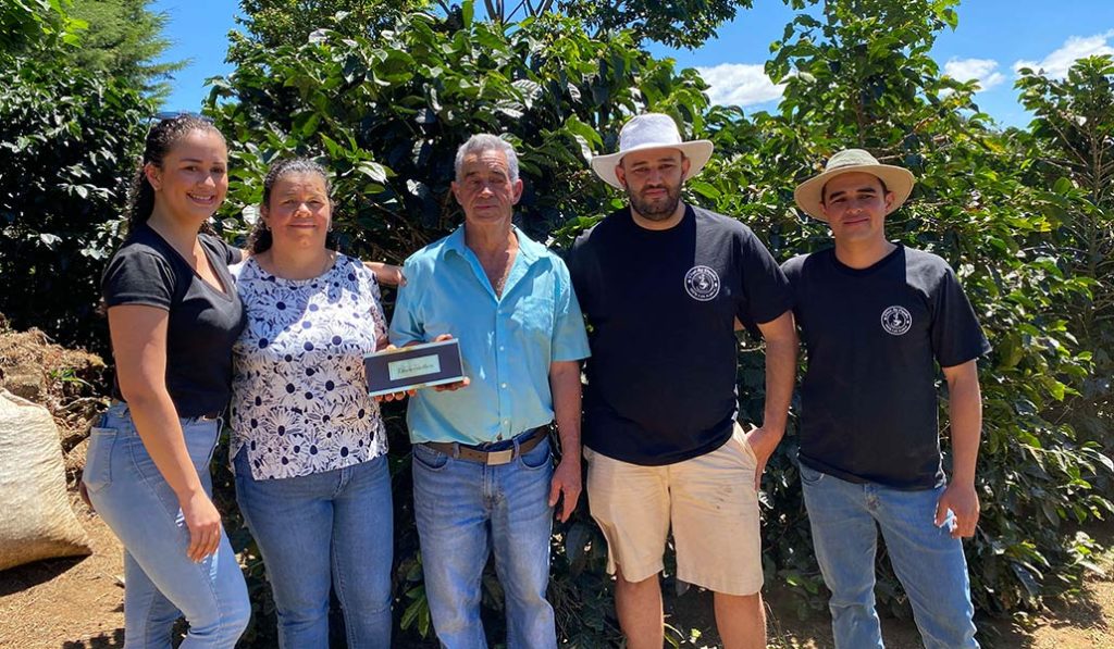 Nussbaumer coffee farmers with their guest gift, a Zaunerstollen.