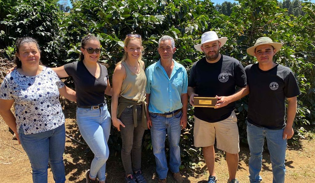 Nussbaumer coffee farmers with their guest gift, a Zaunerstollen.