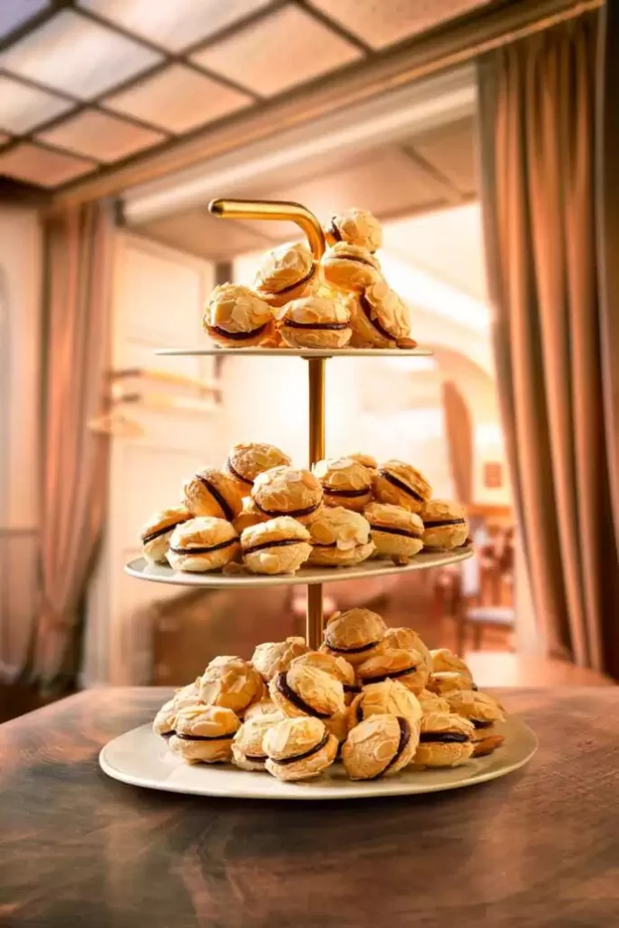 Cookies on a cake stand. The lighting situation is warm.