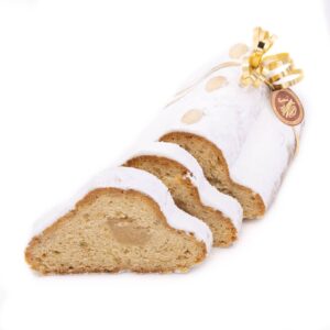 Mandelstollen mit Mandeln