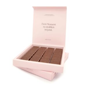 Product image of the collagen chocolate "Sisis Finest" as a box, opened