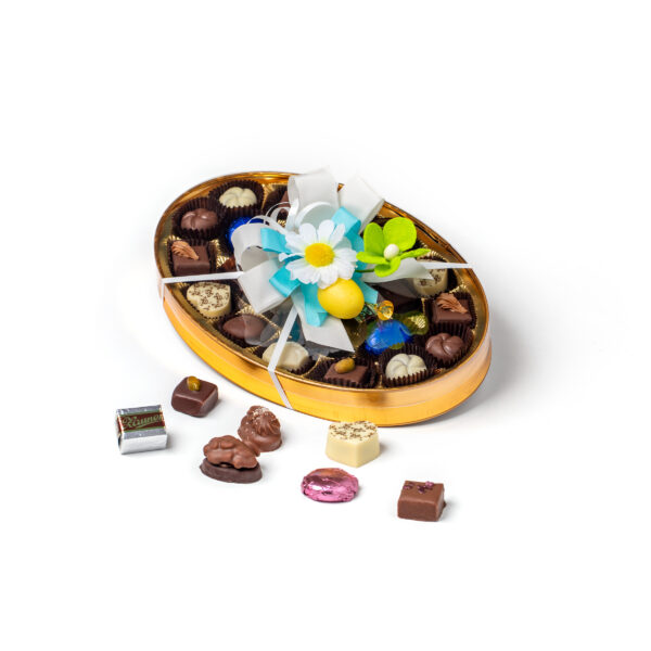 Oval praline bonboniere with Easter decoration